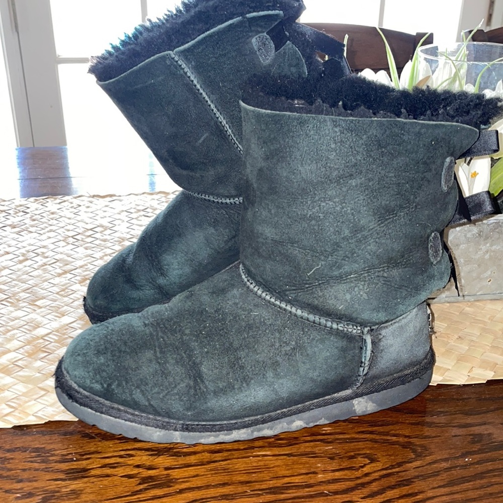 Uggs black bows, size 6